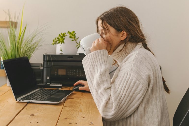 Why Your Neck Hurts After Working From Home 